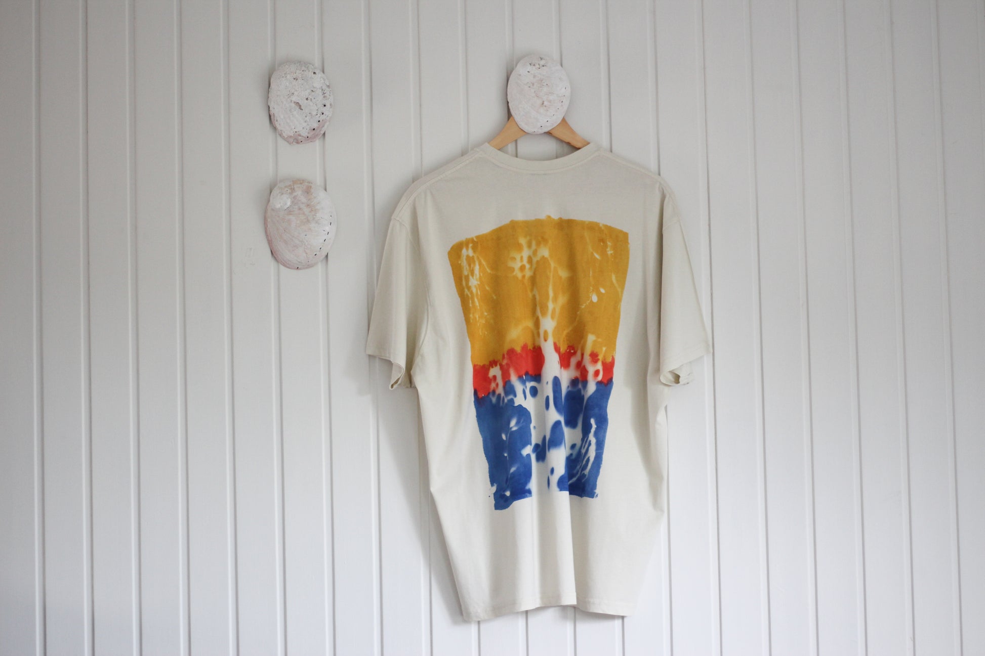 Hand-printed ocean graphic tee in GOTS organic cotton