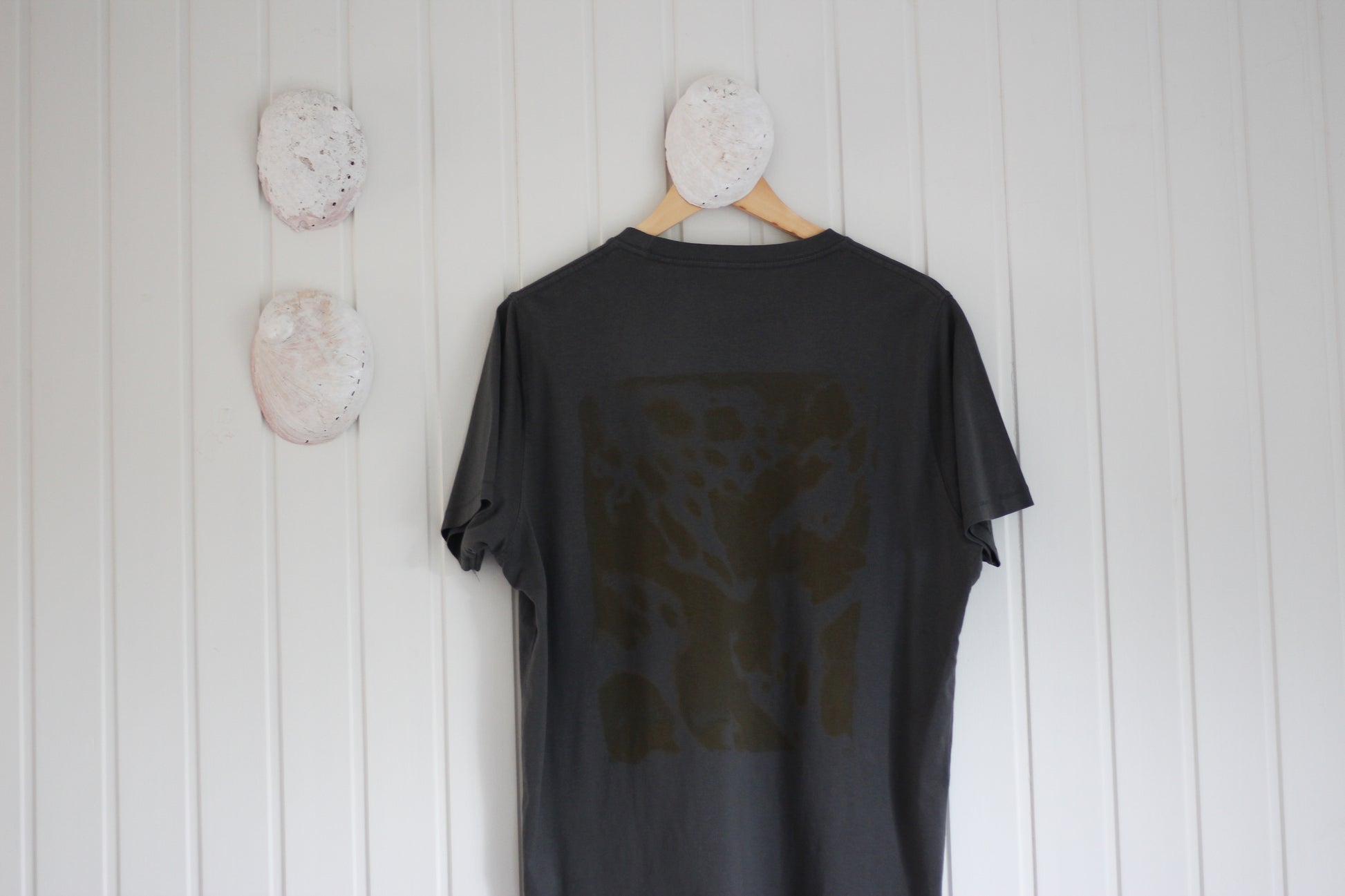 Gray t-shirt hand printed with bull kelp, inspired by the ocean