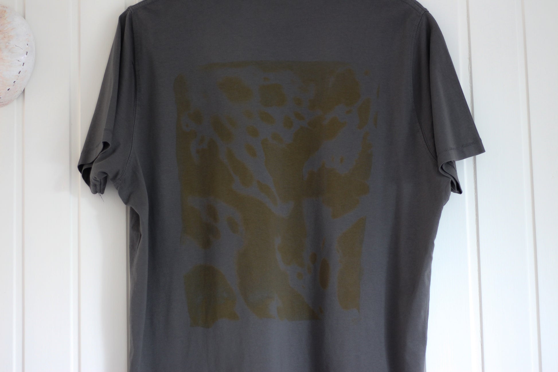 Gray t-shirt hand printed in Tasmania with bull kelp, ocean inspired graphic