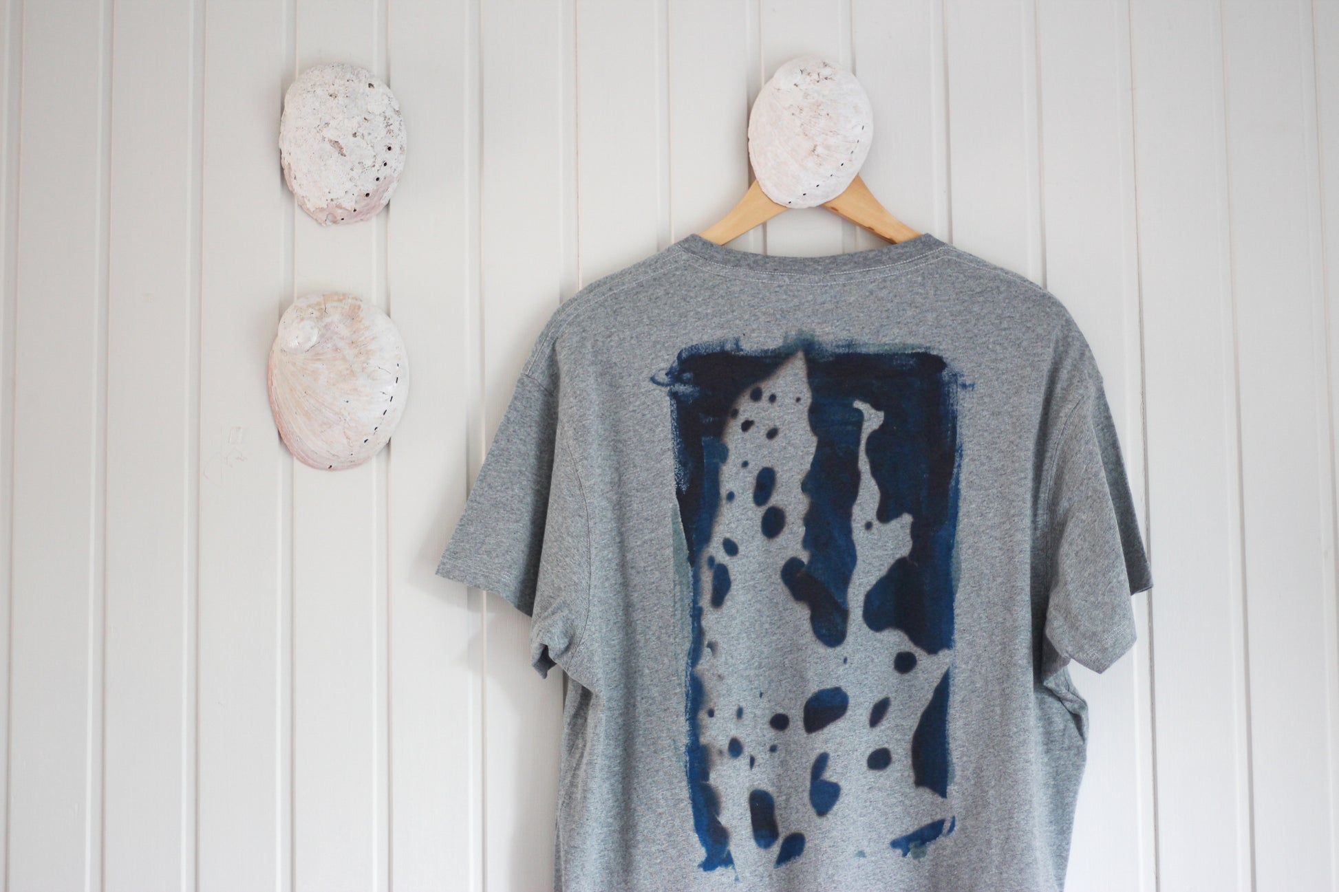 Gray marle GOTS organic t-shirt hand printed with kelp design.