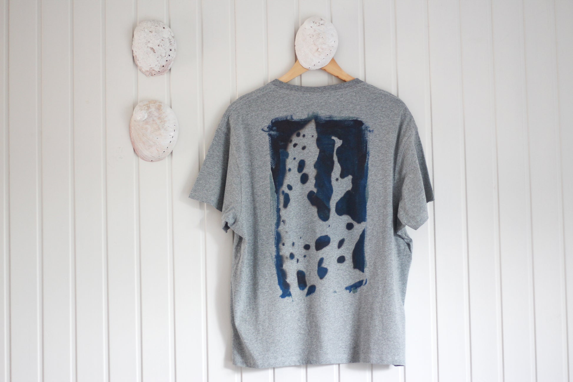 Gray marle GOTS organic t-shirt hand printed with kelp design.