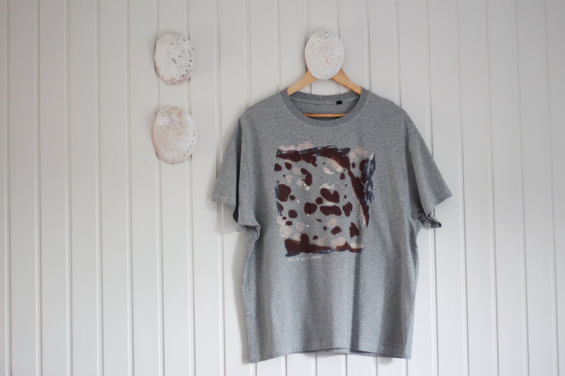 Gray marle slouch fit t-shirt with hand printed kelp design.