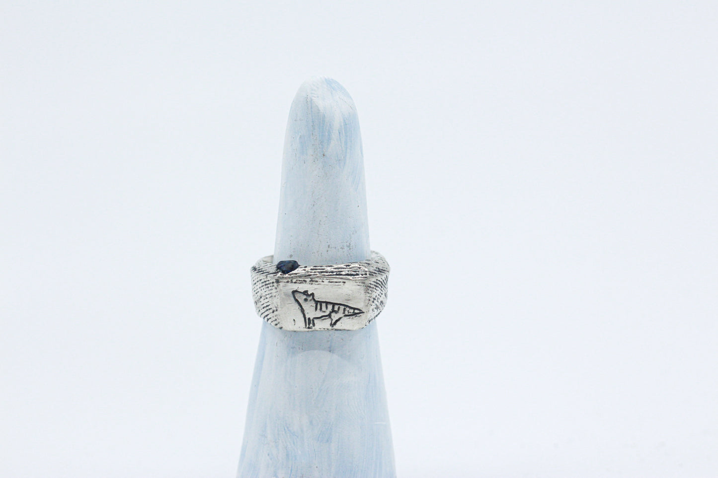 'Howling' Ring