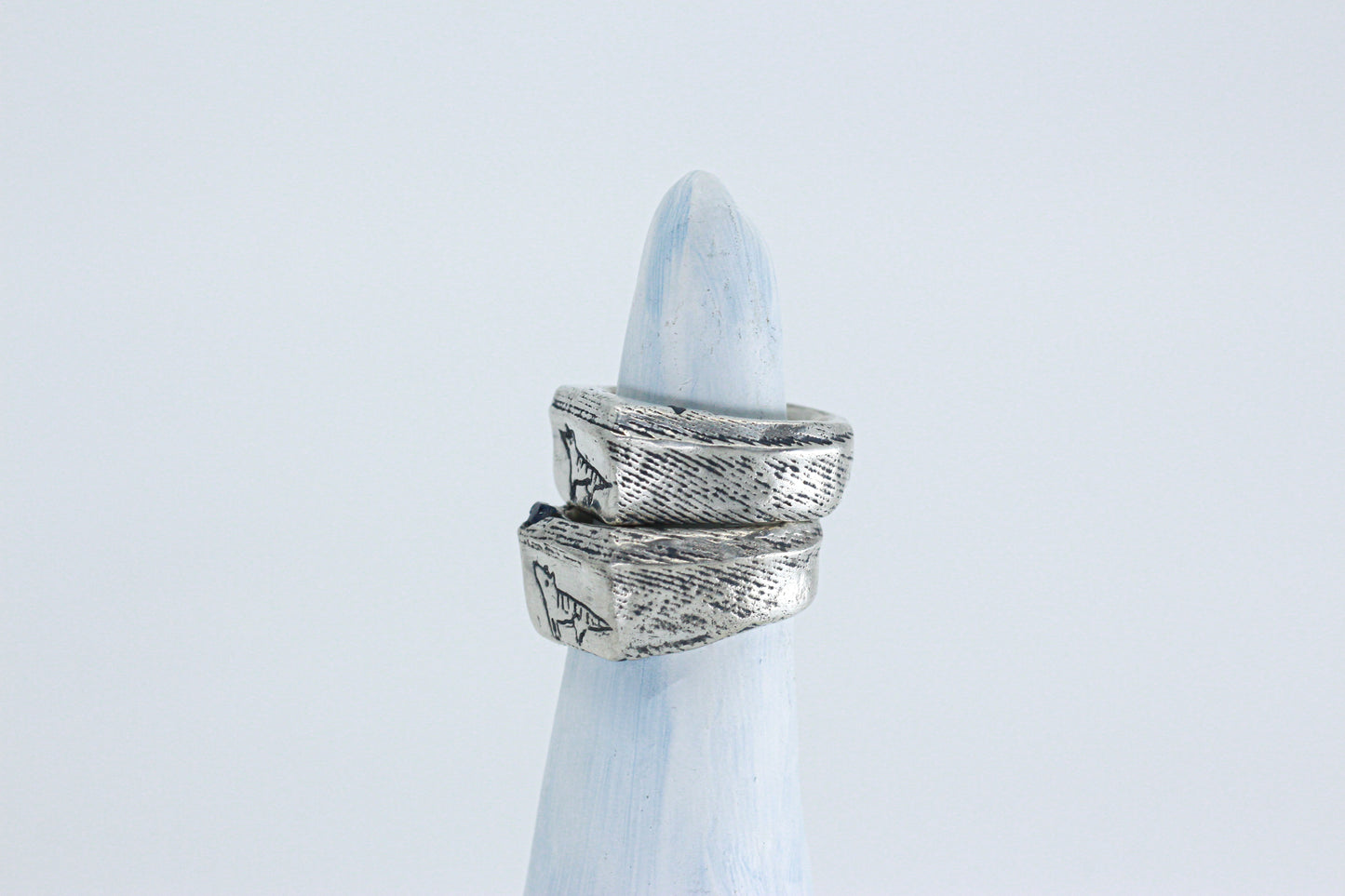 'Howling' Ring