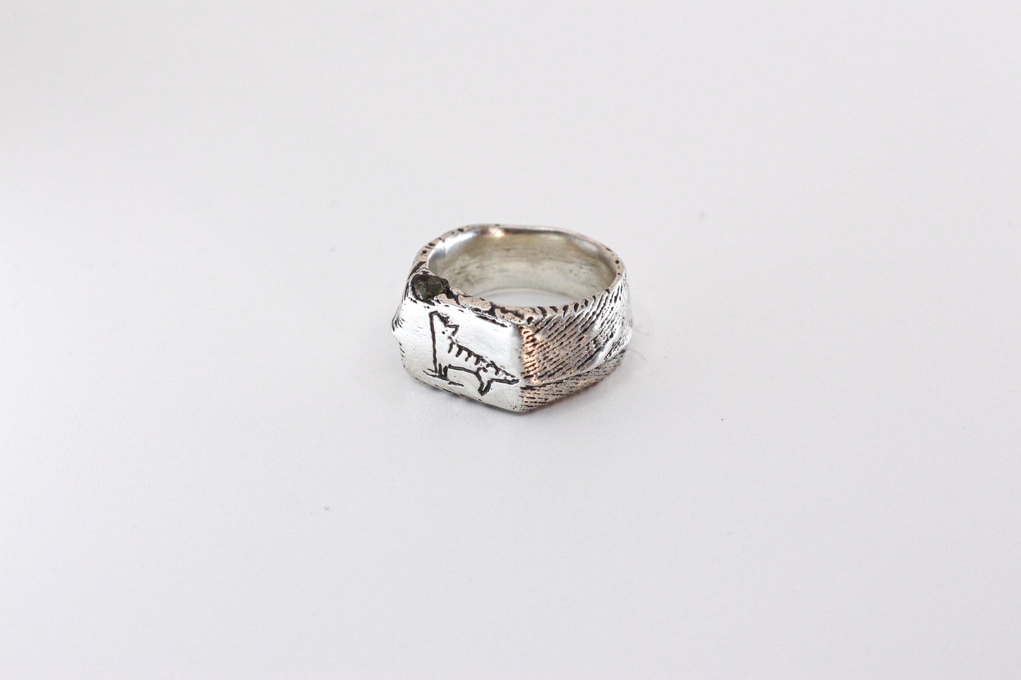 'Howling' Ring