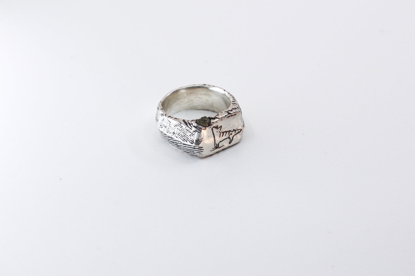 'Howling' Ring